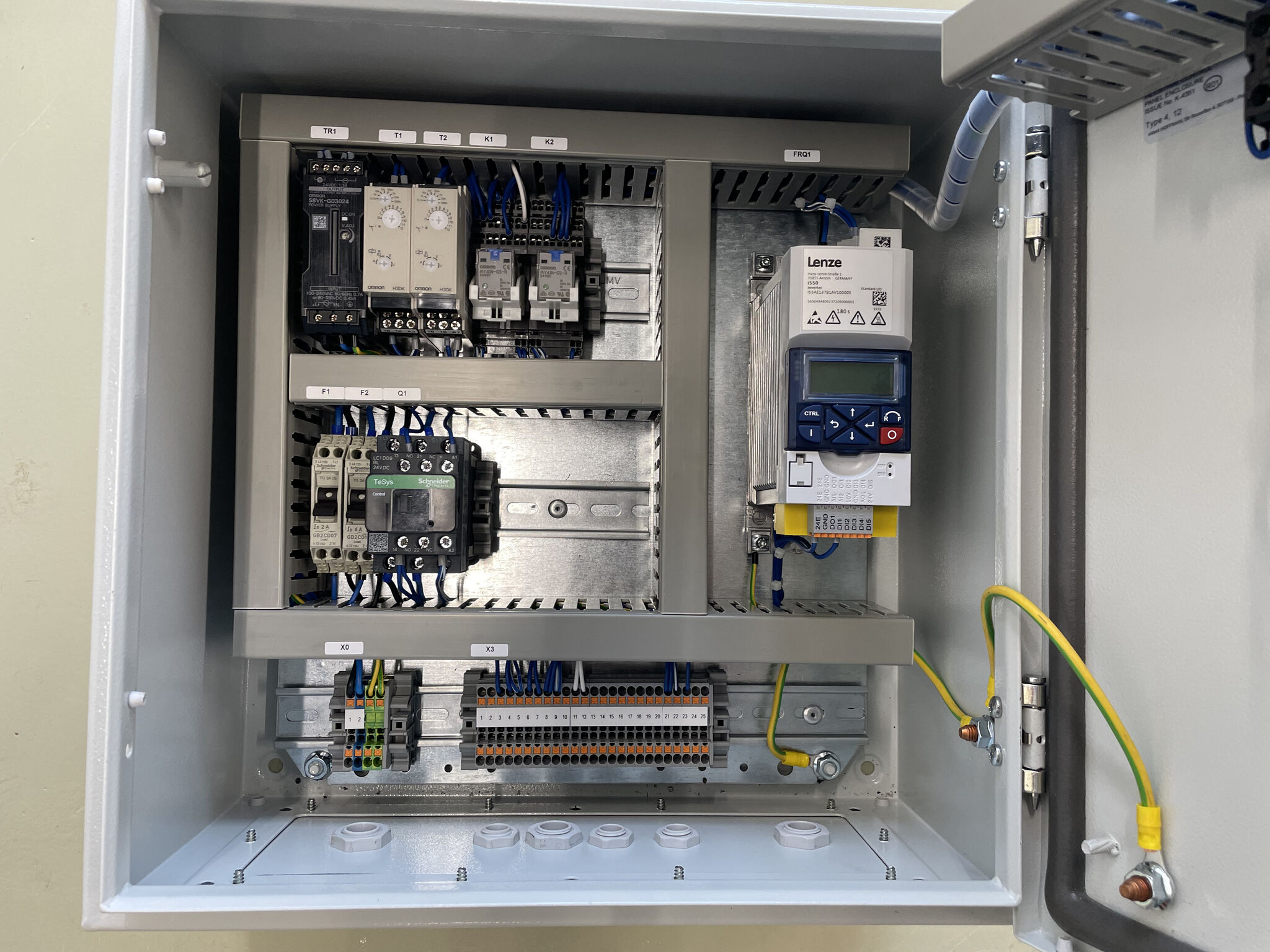 Slimme besturing voor een kunststof lasmachine